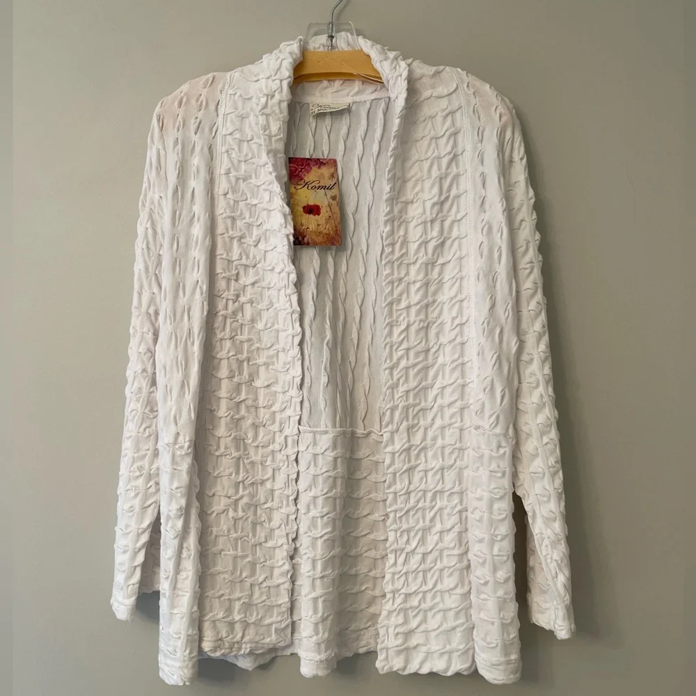 Very textured lightweight jacket. - Picture 3 of 3